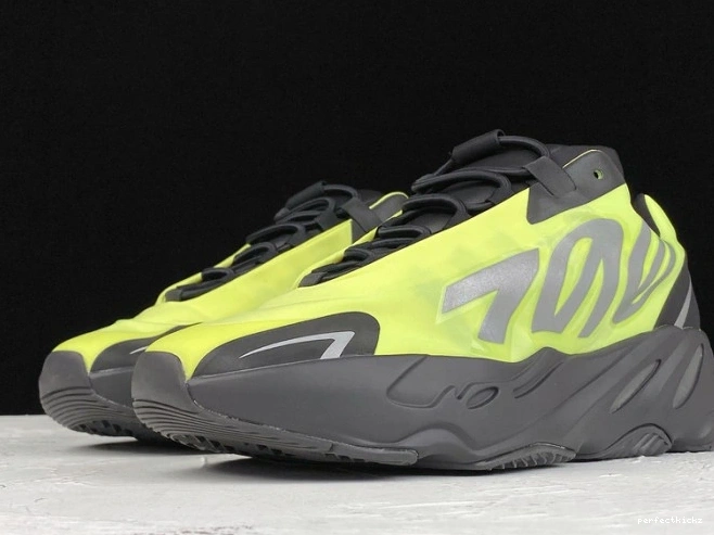 Yeezy Adidas FY3727 Boost Phosphor MNVN 700 0709
